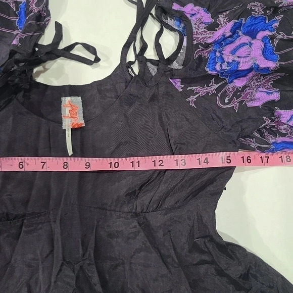FREE PEOPLE Size 0 Black floral cold shoulder Mini Dress Flutter Sleeve Festival - Picture 7 of 11